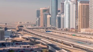 Dubai Marina gökdelenleri ve Şeyh Zayed yolu ile metro demiryolu hava zaman aralığı, Birleşik Arap Emirlikleri