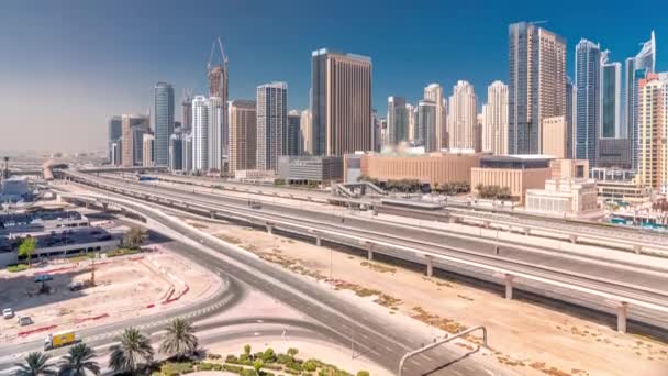 Dubai Marina wolkenkrabbers en Sheikh Zayed weg met metro spoorlijn luchtfoto timelapse, Verenigde Arabische Emiraten — Stockvideo