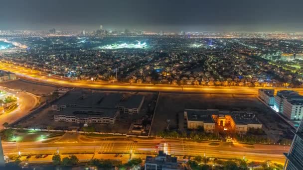 Widok z powietrza na wille i domy z dzielnicy JLT nocy timelapse. — Wideo stockowe