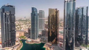 Dubai çok amaçlı emtia merkezinin bir parçası olan JLT hava zaman aralığında uzun konut binaları..