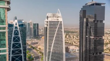 Dubai çok amaçlı emtia merkezinin bir parçası olan JLT hava zaman aralığında uzun konut binaları..