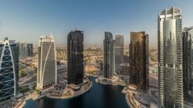 Dubai çok amaçlı emtia merkezinin bir parçası olan JLT hava zaman aralığında uzun konut binaları..
