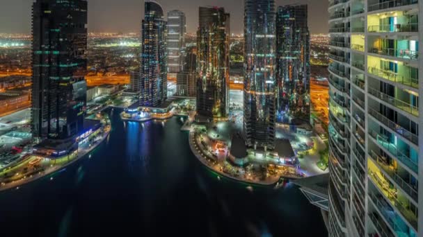 Bangunan penghunian tinggi di malam udara JLT timelapse, bagian dari Dubai multi-komoditas pusat campuran. — Stok Video