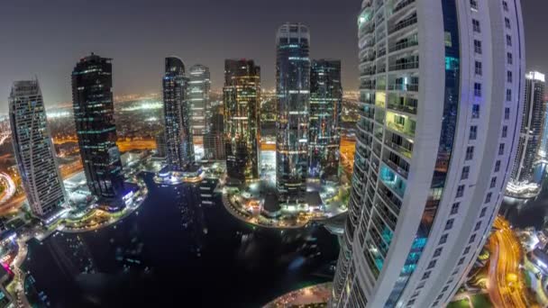 Panorama van hoge residentiële gebouwen op de tijdspanne van de JLT-luchtfoto 's, onderdeel van het Dubai Multi Commodities Center mixed-use district. — Stockvideo