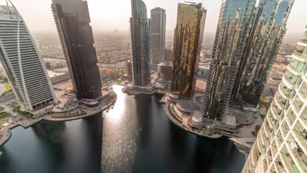 Edifici residenziali alti a JLT timelapse aerea, parte del centro multi commodities di Dubai quartiere ad uso misto. — Video Stock