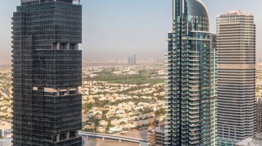 Dubai çok amaçlı emtia merkezinin bir parçası olan JLT hava zaman aralığında uzun konut binaları..