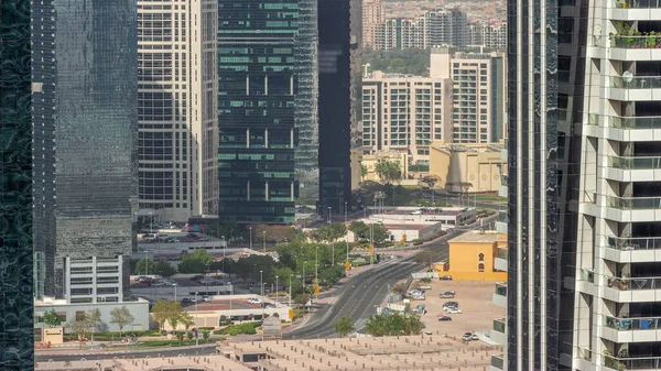 Edifícios residenciais altos na cronologia aérea da JLT, parte do distrito de uso misto do centro multi-commodities do Dubai. — Fotografia de Stock