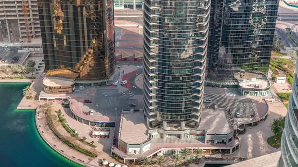 Magas lakóépületek a JLT légi időszámításnál, a Dubai multi-áruközpont vegyes használatú körzetének része. — Stock Fotó