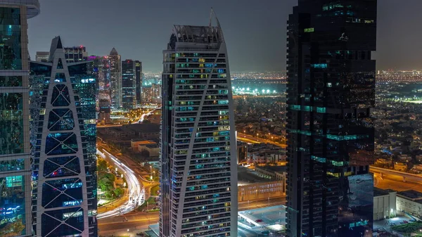 Высокие жилые здания в JLT антенны ночной Timelapse, часть Дубайского мульти-сырьевой центр многофункционального района. — стоковое фото