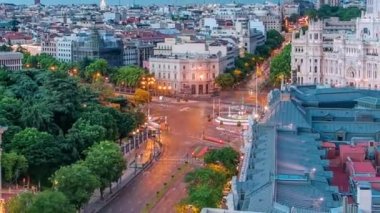 Madrid 'den gece-gündüz panorama manzarası Madrid Post Palacio Comunicaciones, İspanya