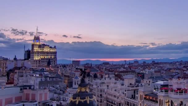 Πανοραμική εναέρια άποψη του Gran Via μέρα με τη νύχτα timelapse, Skyline Παλιά Πόλη Cityscape, Metropolis Building, πρωτεύουσα της Ισπανίας — Αρχείο Βίντεο