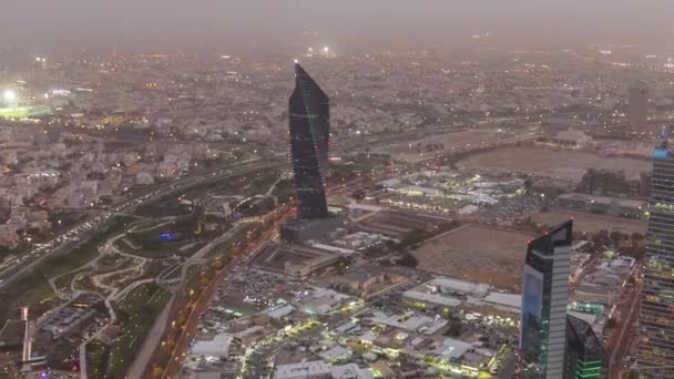 Kuwejt Miasto Krajobraz miasta dzień do nocy timelapse jest stolicą Kuwejtu. Czas zachodu słońca. — Wideo stockowe