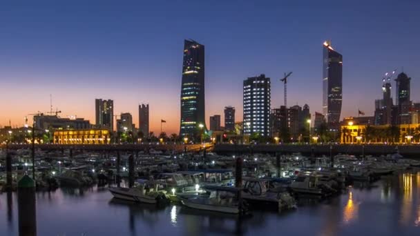 Barche e yacht al Sharq Marina notte a giorno timelapse in Kuwait. Kuwait City, Medio Oriente — Video Stock