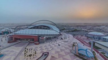 Doha 'daki Aspire Zone Stadyumu' nun gün doğumundan itibaren havadan görünüşü.