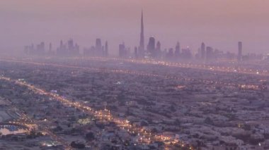 Gece gündüz Dubai 'nin Skyline görüntüsü, BAE. Zaman Uygulaması