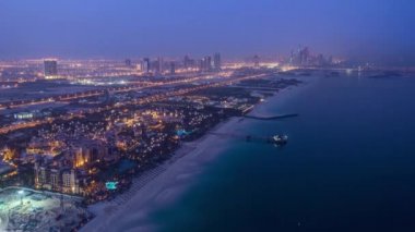 Gece gündüz Dubai 'nin Skyline görüntüsü, BAE. Zaman Uygulaması