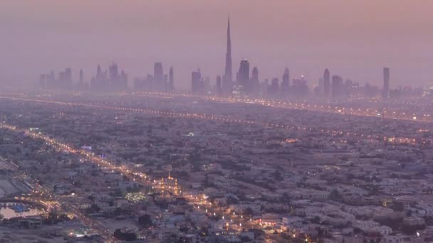 Ουράνια θέα του Ντουμπάι από νύχτα σε μέρα μετάβαση, ΗΑΕ. Από 1 Ιανουαρίου μέχρι 31 — Αρχείο Βίντεο