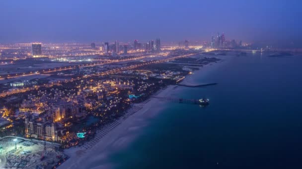 Skyline vista di Dubai dalla notte al giorno di transizione, Emirati Arabi Uniti. Timelapse — Video Stock