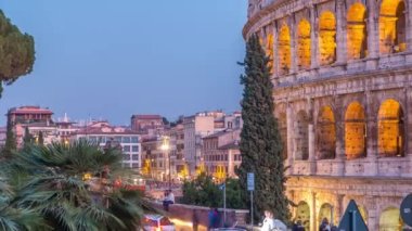 Kolezyum günden geceye, gün batımından sonra, Roma.