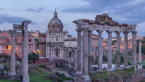 로마, 이탈리아에서 밤 시간 경과에 카피 톨 언덕 에 포럼 로마움의 유적 — 비디오
