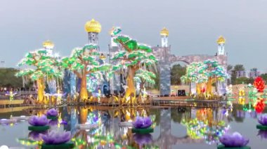 Dubai Glow Garden, çevre dostu mimarinin yer aldığı bir sanat devletidir.