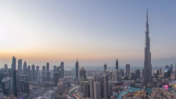 Dubaï Vue intemporelle du centre-ville de jour à la nuit depuis le sommet à Dubaï, Émirats arabes unis — Video