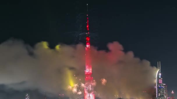 Dubai Burj Halife Yeni Yıl kutlamaları zaman aşımı ve Dubai, BAE 'deki yangın kazası. — Stok video