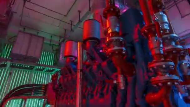 Generador eléctrico diesel en la sala de suministro de energía del centro de datos hiperlapso del timelapse — Vídeos de Stock