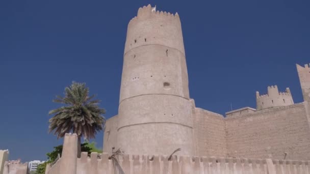 Historiska fort på Museum of Ajman Timelapse Hyperlapse, Förenade Arabemiraten — Stockvideo