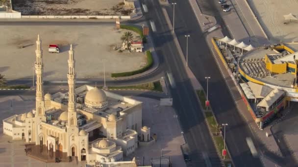 Paesaggio urbano di Ajman dalla mattina sul tetto dopo l'alba timelapse. — Video Stock