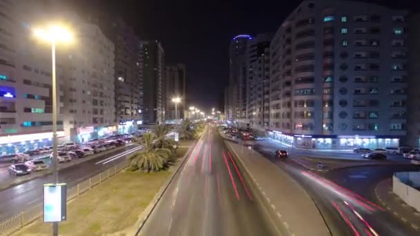 Paisaje urbano de Ajman desde la azotea noche timelapse aéreo — Vídeos de Stock