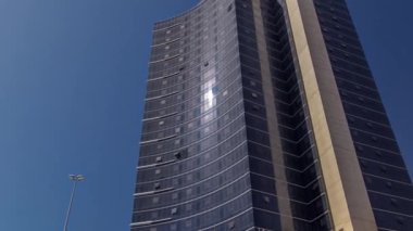 Ajman timelapse hyperlapse modern yeni kuleleri. Cityscape Ajman.