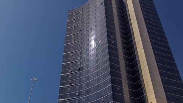 Moderne nieuwe torens in Ajman timelapse hyperlapse. Stadsgezicht van Ajman. — Stockvideo
