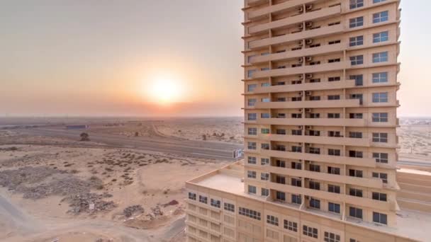 Západ slunce v Ajmanově leteckém pohledu ze střechy. Spojené arabské emiráty. — Stock video