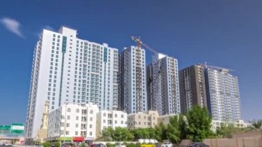 Ajman timelapse hyperlapse modern yeni kuleleri. Cityscape Ajman.