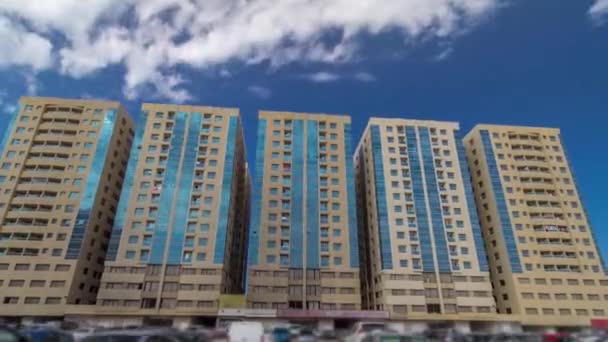 Moderne nuove torri in Ajman timelapse iperlasso. Paesaggio urbano di Ajman . — Video Stock