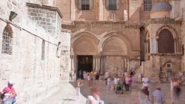 Vue de face de l'hyperlapse timelapse de l'église du Saint-Sépulcre. — Video