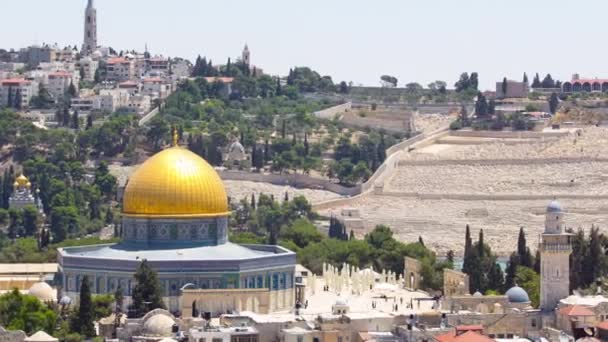 Panorama uitzicht op de oude stad Jeruzalem timelapse, Israël, met inbegrip van de koepel van de rots — Stockvideo