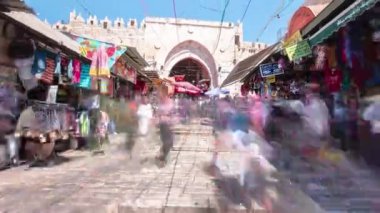 Şam Kapısı ya da Şehem Kapısı zaman aşımına uğradı. İsrail 'in Kudüs şehrinin kapılarından biri.