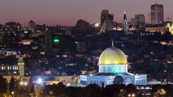 Noite na Cidade Velha, Monte do Templo com Cúpula da Rocha timelapse view from the Mt of Olives in Jerusalem — Vídeo de Stock