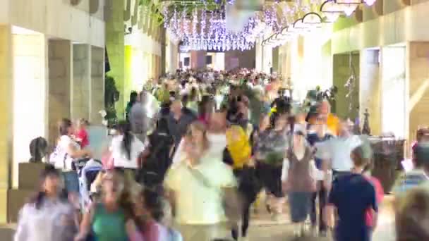 Шопперы и туристы на торговой улице Мамилла в Иерусалиме . — стоковое видео