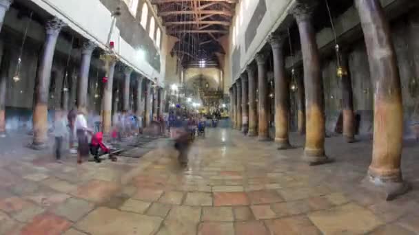 Eglise de la Nativité intérieur avec salle colonnade à Bethléem timelapse hyperlapse. — Video