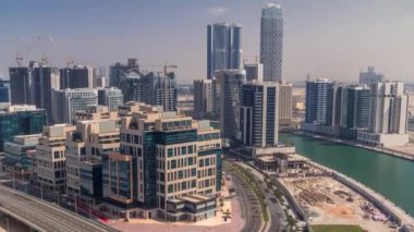 Körfez Meydanı zaman dilimi karışık kullanım ve Dubai 'deki Business Bay' de bulunan düşük katlı kompleks ofis binalarıyla