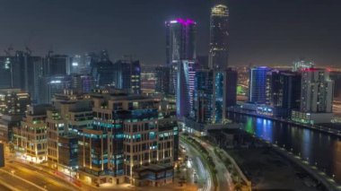 Körfez Meydanı bölge gece zaman çizelgesi karışık kullanım ve Dubai 'deki Business Bay' de bulunan düşük katlı kompleks ofis binaları