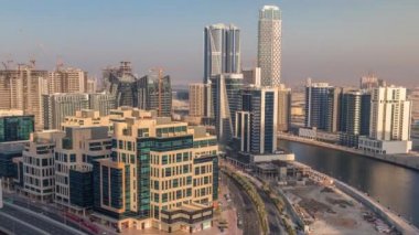 Körfez Meydanı zaman dilimi karışık kullanım ve Dubai 'deki Business Bay' de bulunan düşük katlı kompleks ofis binalarıyla
