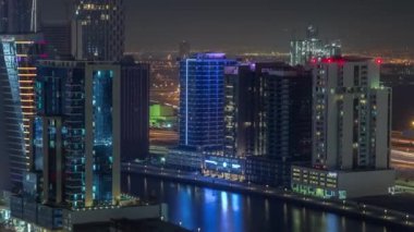 Dubai 'deki Business Bay hava sahasındaki gökdelenler. Birleşik Arap Emirlikleri.