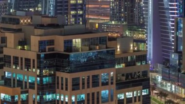 Körfez Meydanı bölge gece zaman çizelgesi karışık kullanım ve Dubai 'deki Business Bay' de bulunan düşük katlı kompleks ofis binaları