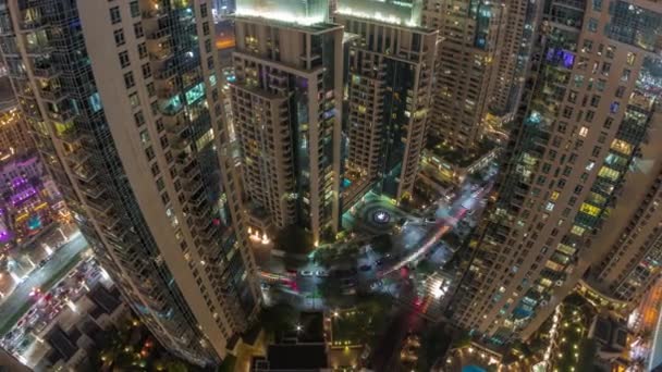 Ουρανοξύστες ουρανοξύστες ορίζοντα στο Ντουμπάι στο κέντρο της πόλης το βράδυ εναέρια timelapse. — Αρχείο Βίντεο