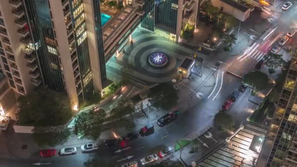 Gökdelenler gökdelenlere bakıyor Dubai şehir merkezinde akşam saatlerinde. — Stok video