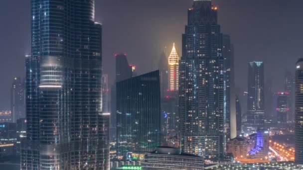 Αεροφωτογραφία της πόλης Ντουμπάι όλη τη νύχτα timelapse στο κέντρο της πόλης. — Αρχείο Βίντεο